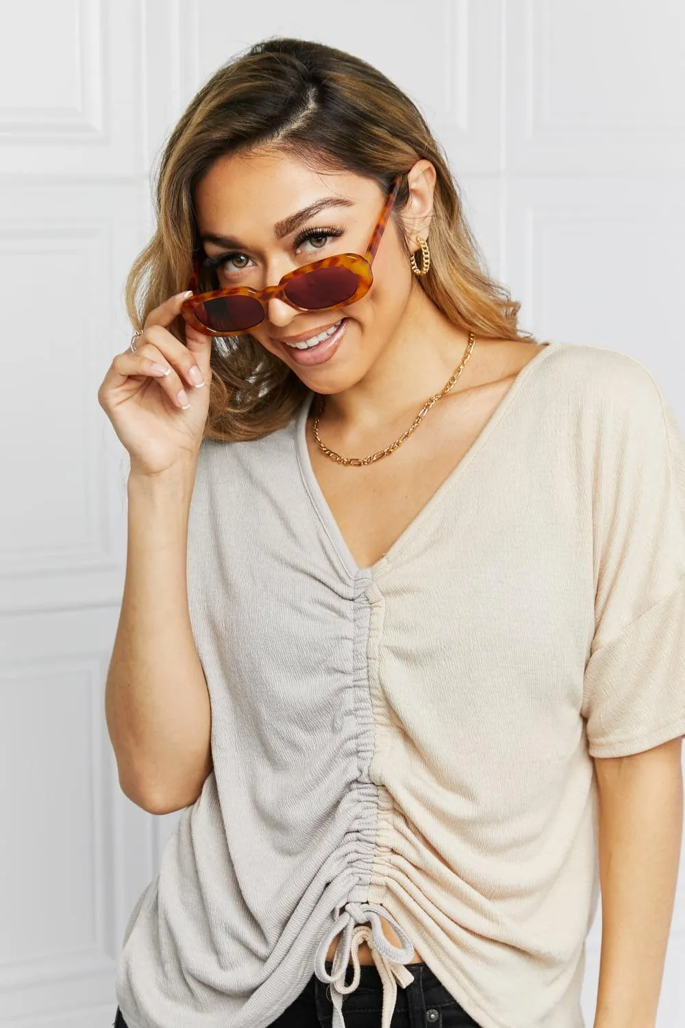 Chic Oval Sunglasses with UV400 Protection and Durable Polycarbonate Build