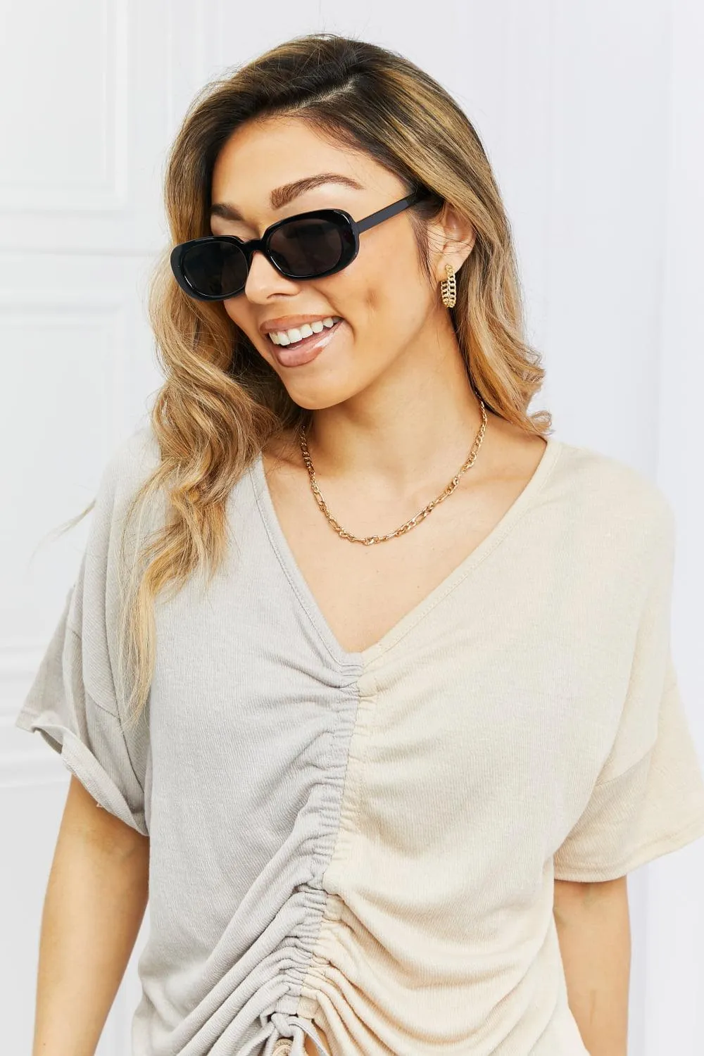 Chic Oval Sunglasses with UV400 Protection and Durable Polycarbonate Build