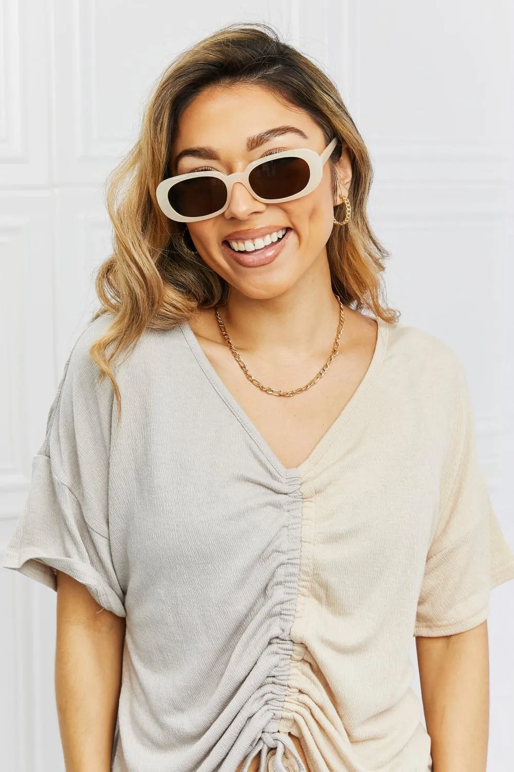 Chic Oval Sunglasses with UV400 Protection and Durable Polycarbonate Build