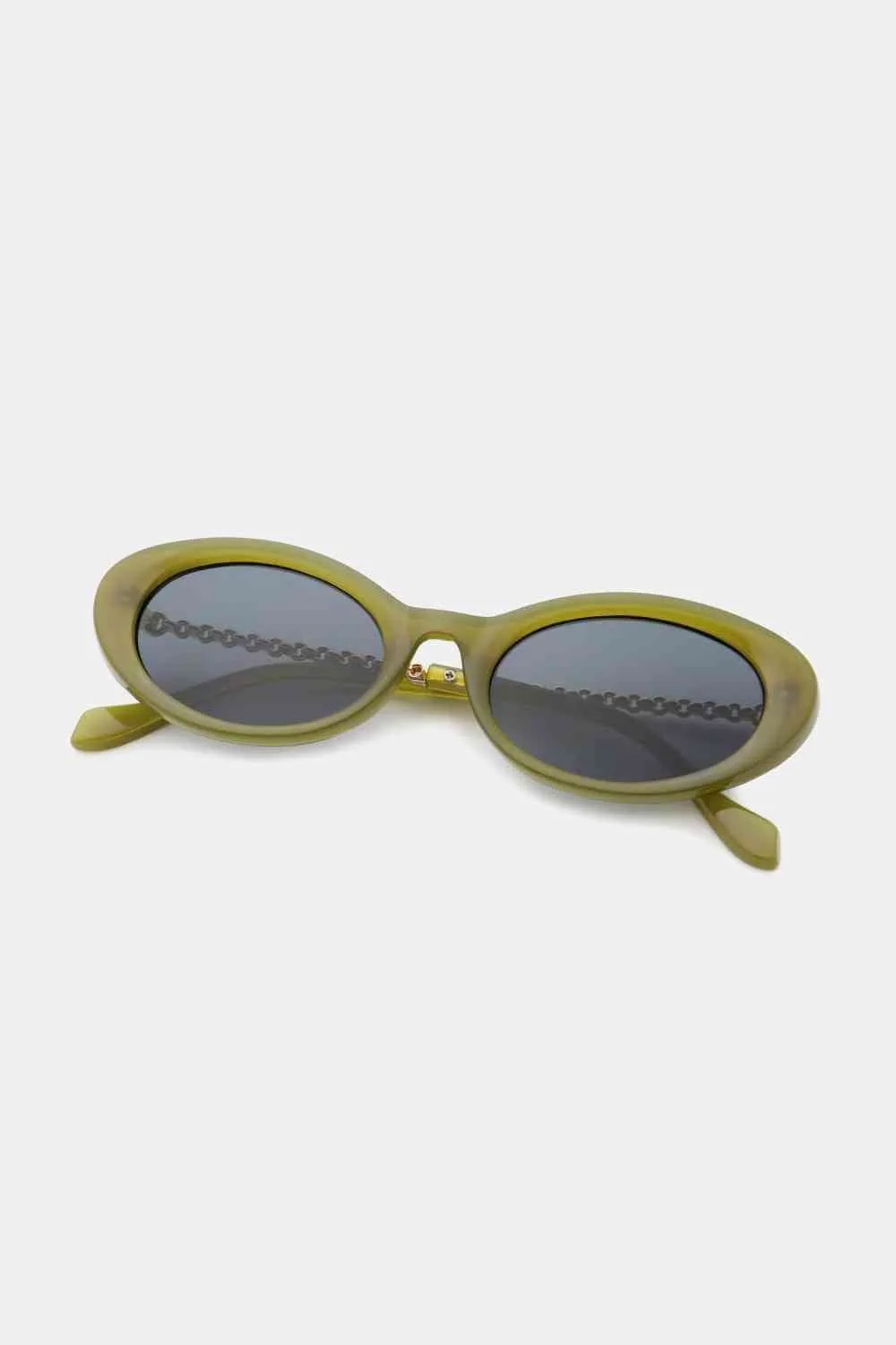 Chic Polycarbonate Cat-Eye Sunglasses with UV Protection