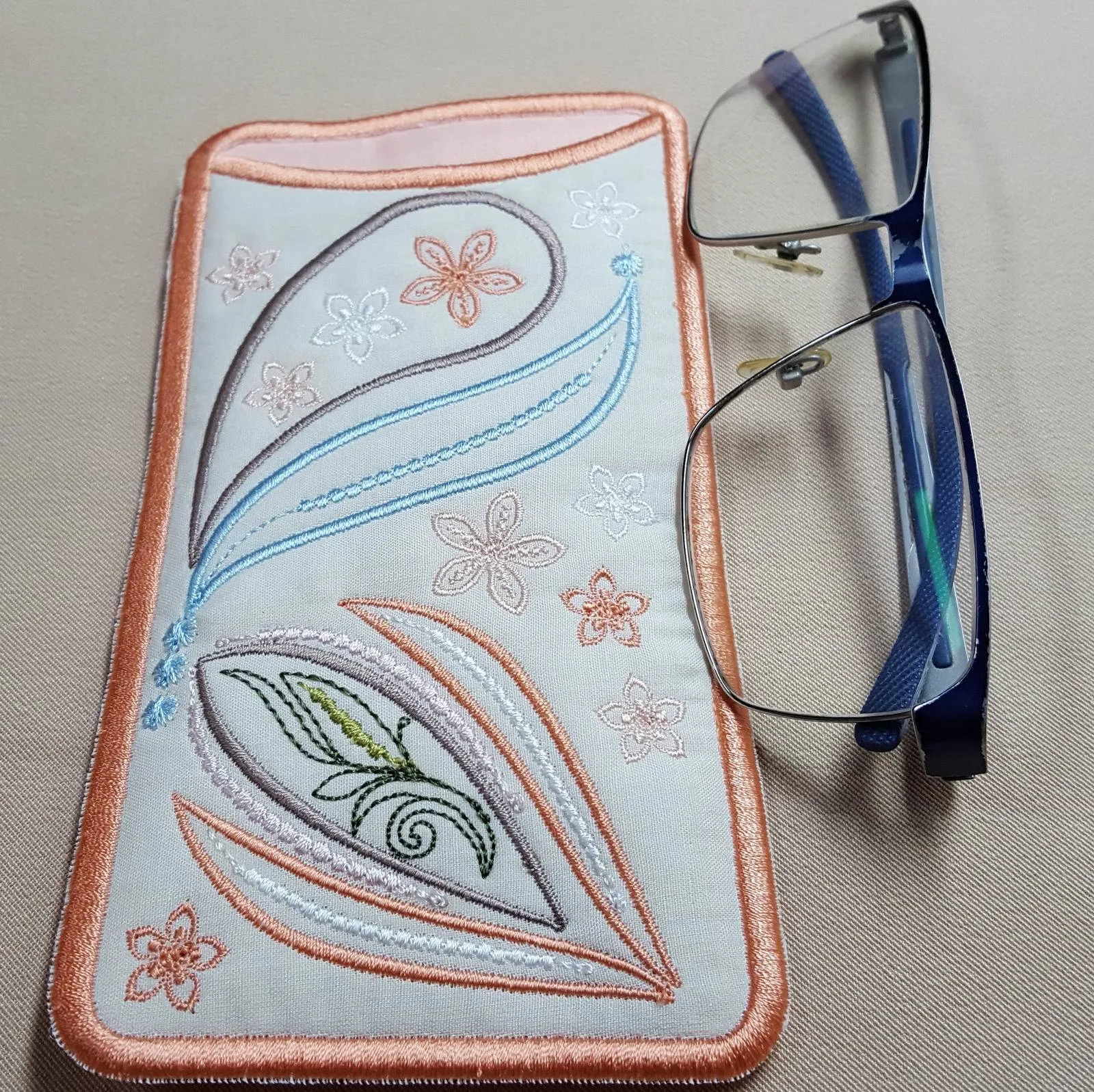 Delicate Fall Eyeglass Cases