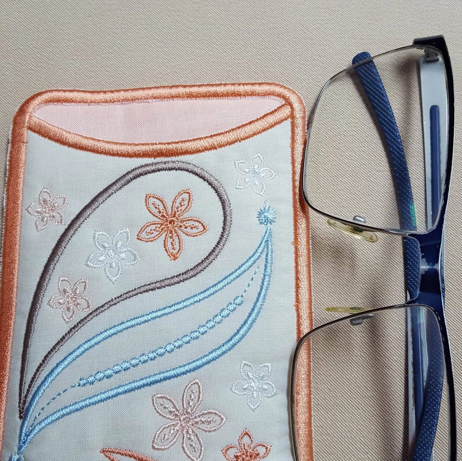 Delicate Fall Eyeglass Cases