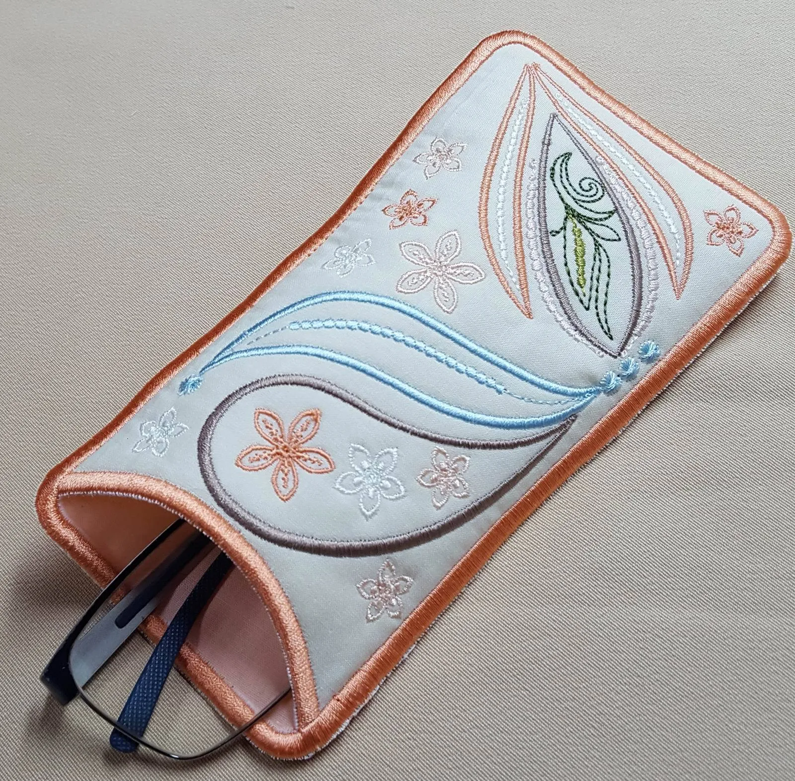 Delicate Fall Eyeglass Cases