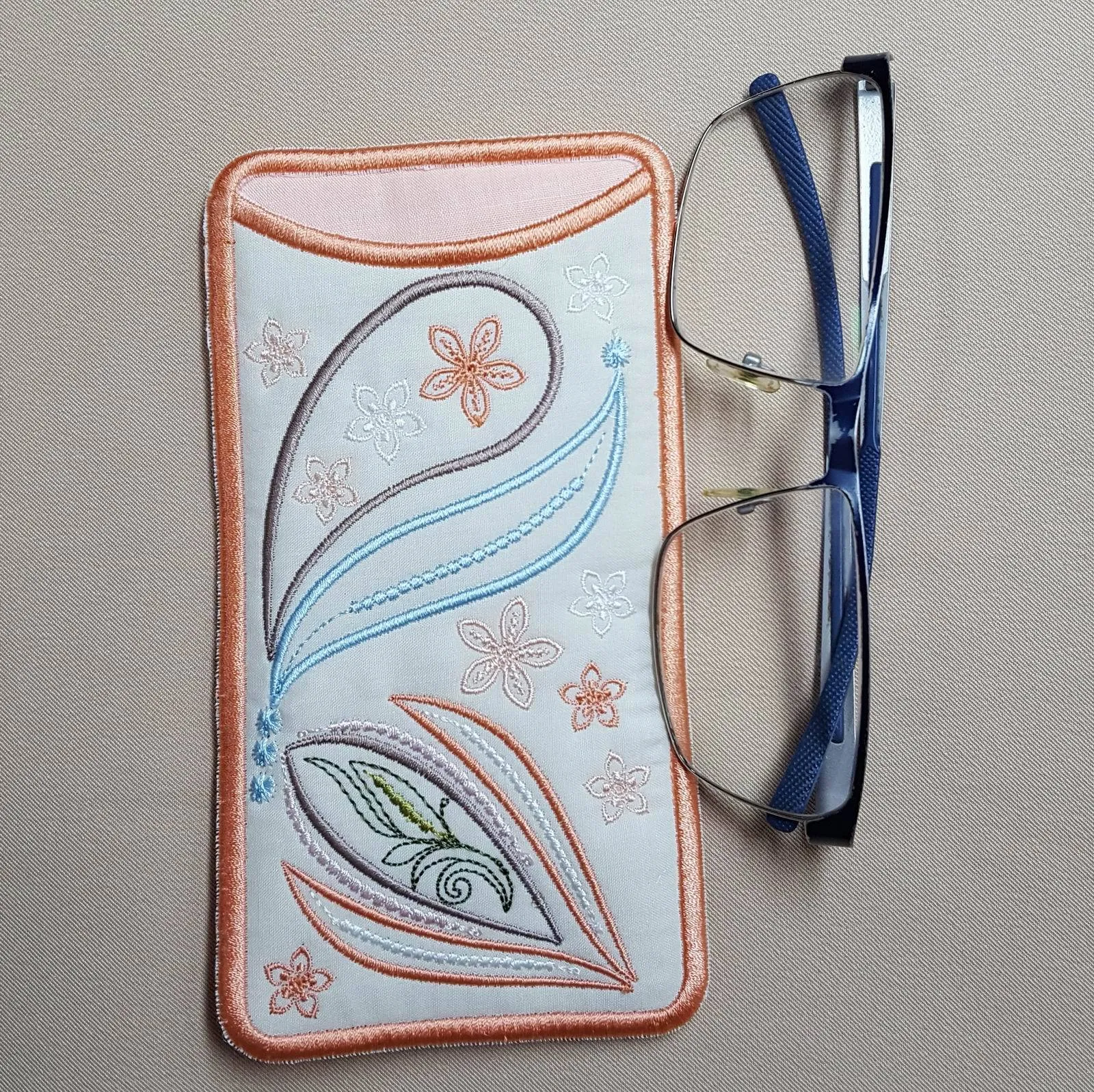 Delicate Fall Eyeglass Cases
