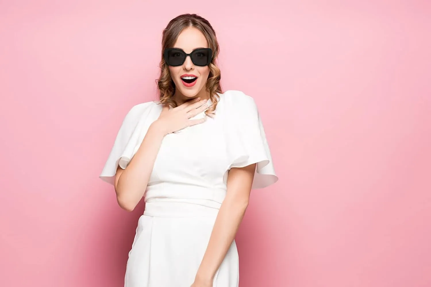 FEISEDY Square Vintage Cat Eye Fashion Sunglasses for Women B4099
