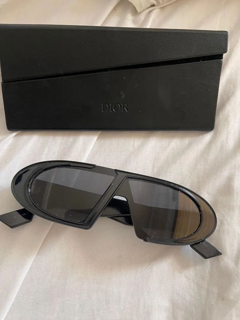 <b> DIOR </b> <br>Oblique Oval Acetate Sunglasses