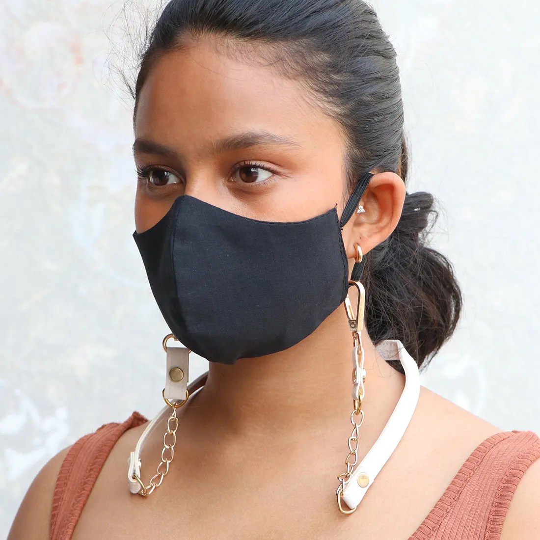 METALLIC GOLD-TONED CHAIN-LINK & WHITE LEATHER MASK CHAIN OR SUNGLASS CHAIN