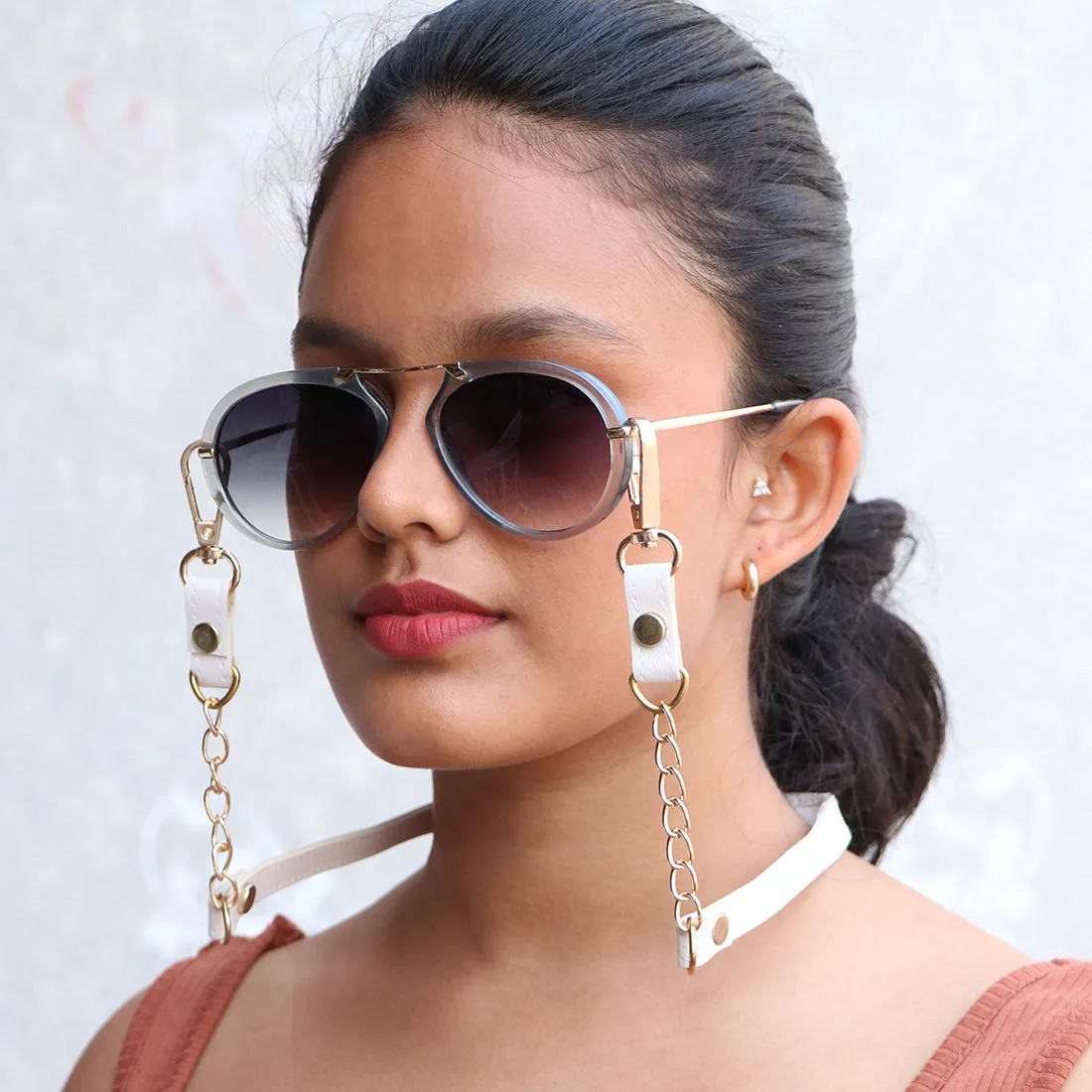 METALLIC GOLD-TONED CHAIN-LINK & WHITE LEATHER MASK CHAIN OR SUNGLASS CHAIN