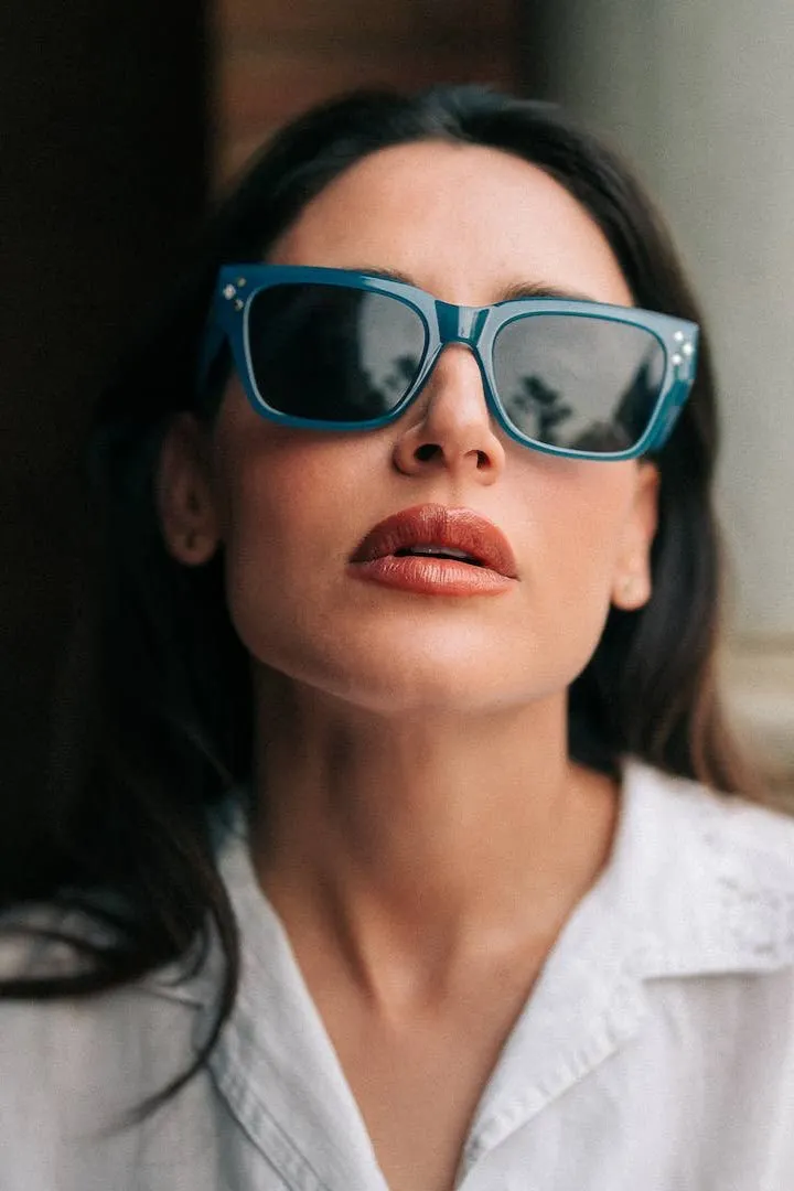 MINUE: Levy Betta Sunglasses