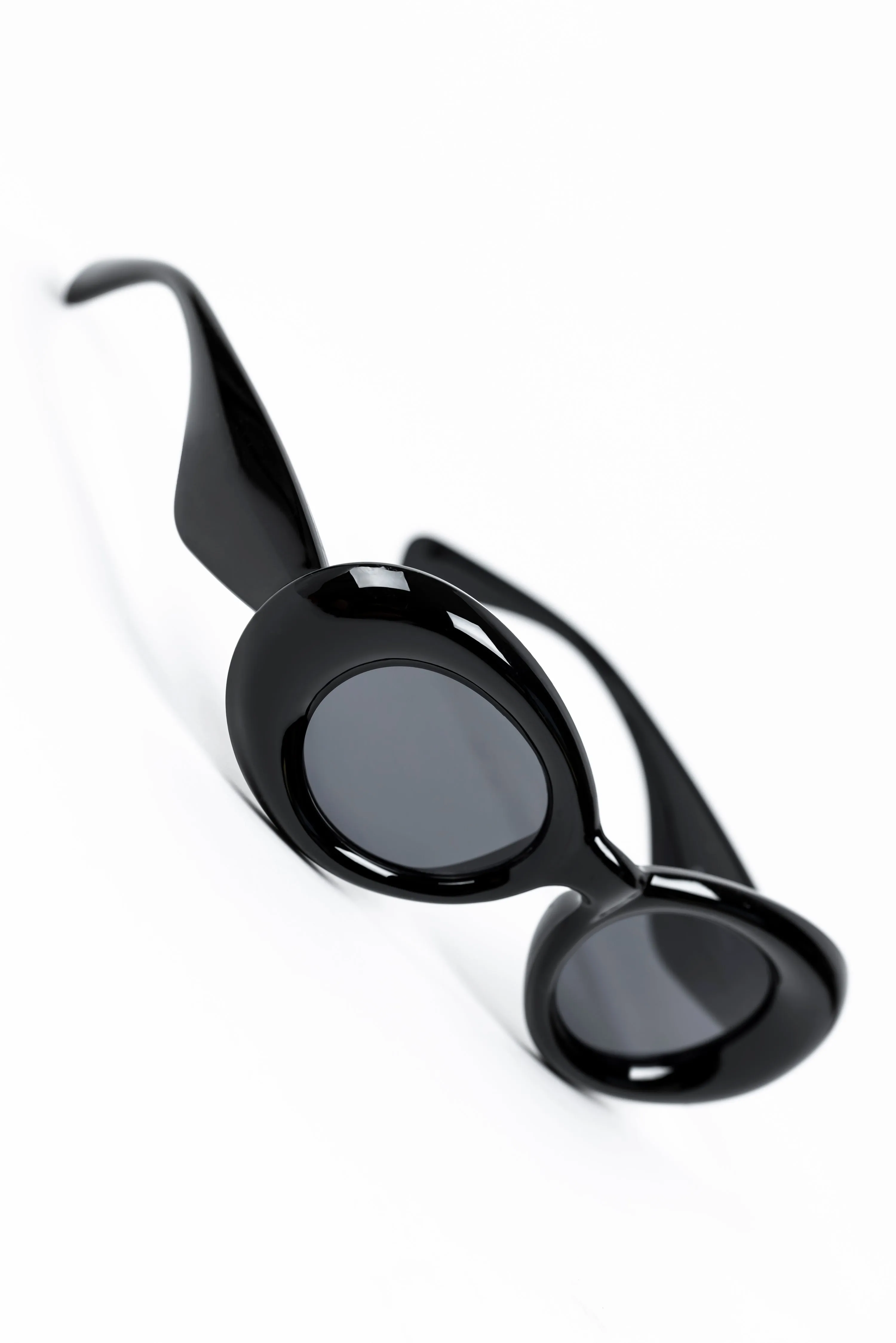 Nevermind Puff Sunglasses in Black
