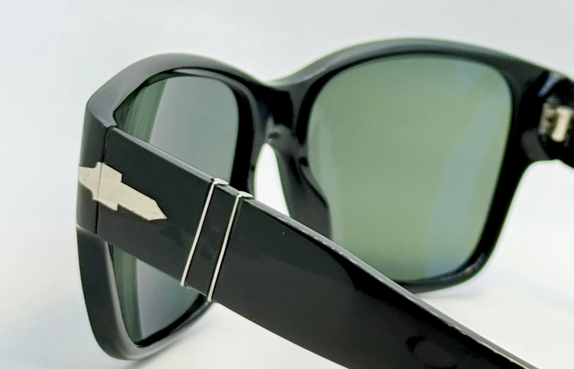 Persol 2942-S 95/58 Polarized Sunglasses – Glass Lenses - Handmade in Italy – Discontinued Model
