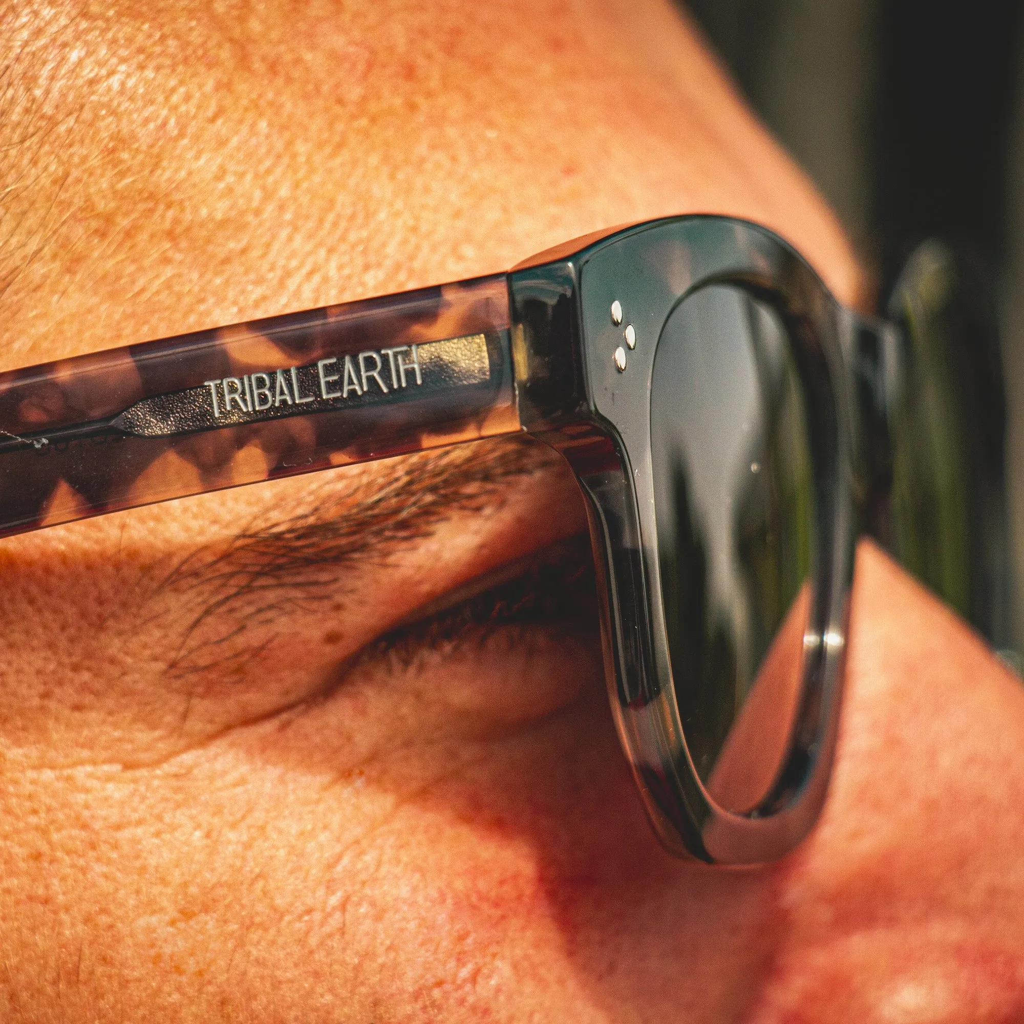 Polarised Sunglasses for Men and Women - Lotus