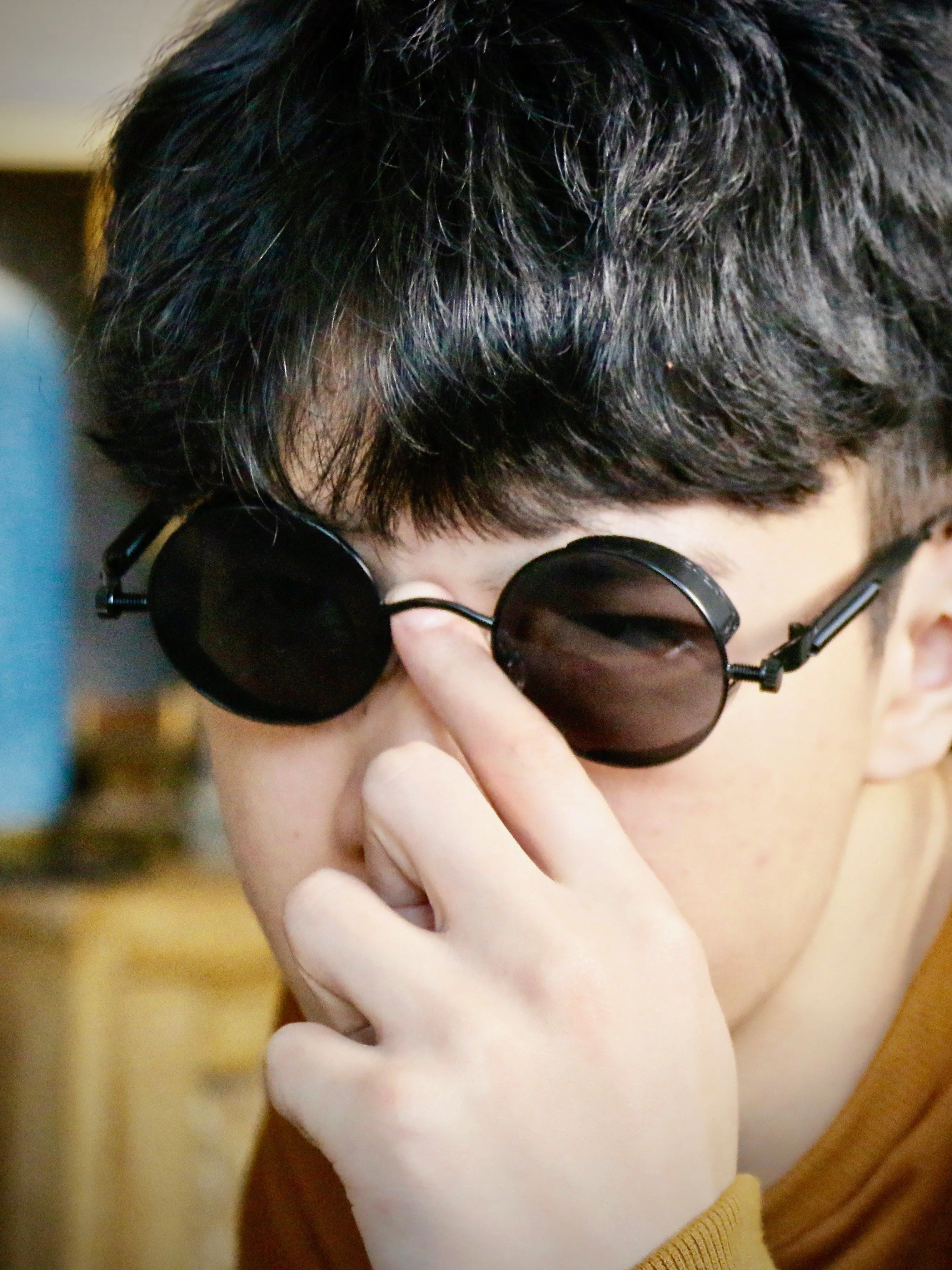 Retro Style Round Shape Sunglasses with Metal Frames