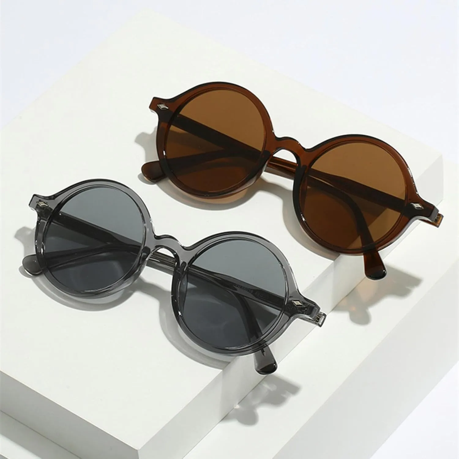 Round Women Sunglasses Fashion Punk Rivets Men Shades Uv400