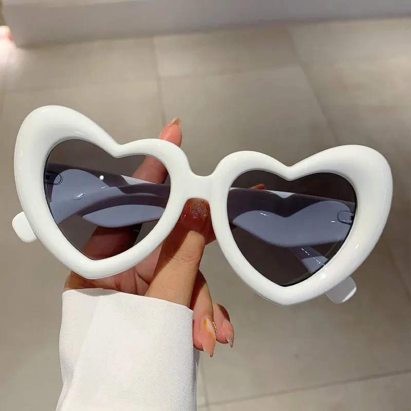 VAIGE Retro Heart-Shaped Sunglasses in Pink and Black - UV400 Protection and Vintage Flair