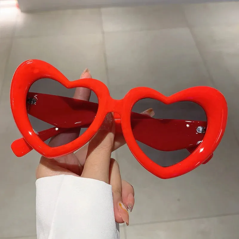 VAIGE Retro Heart-Shaped Sunglasses in Pink and Black - UV400 Protection and Vintage Flair