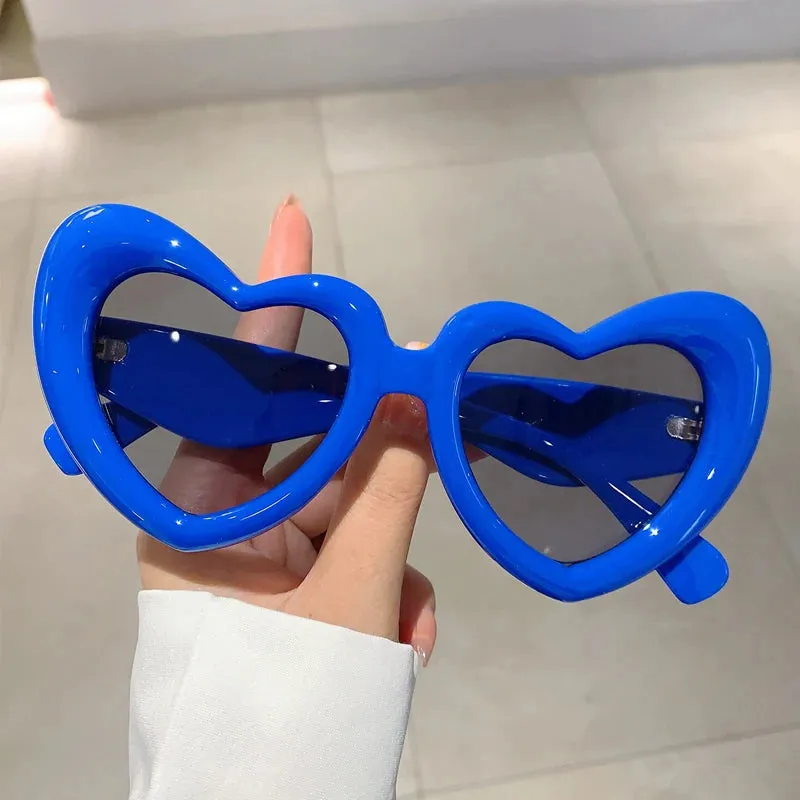 VAIGE Retro Heart-Shaped Sunglasses in Pink and Black - UV400 Protection and Vintage Flair